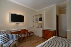 A kitchen or kitchenette at Albergo Reggio