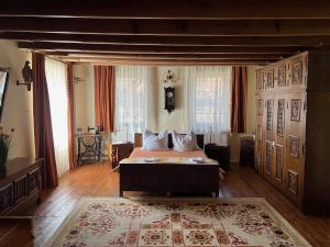 a bedroom with a bed and a table in it at Pensiunea Rozalia in Criţ