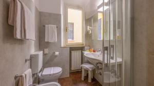A bathroom at Albergo Reggio
