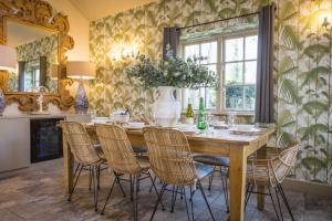 a dining room with a wooden table and chairs at Henry in Richmond