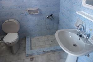 a bathroom with a toilet and a sink at PanoramaKamil in Kamilari