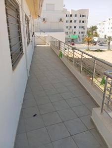 a sidewalk with two birds on the side of a building at Zone touristique mahdia en face clinique rahma in Mahdia