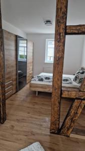 Postel nebo postele na pokoji v ubytování Gemütliche Ferienwohnung in Elbingerode/Harz