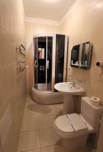 VillaPark في تريسكوفيتس: حمام مع مرحاض ومغسلة