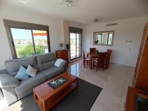 Ruang duduk di Penthouse Casa Lobo