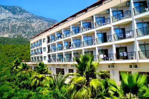 Nespecifikovaný výhled na hory nebo výhled na hory při pohledu z hotelu