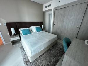 Postel nebo postele na pokoji v ubytování Luxurious 1 bedroom at Palm Jumeirah
