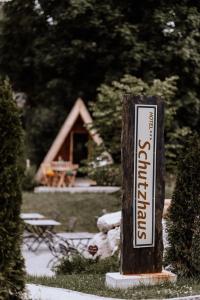 Certifikát, ocenenie alebo iný dokument vystavený v ubytovaní Das Schutzhaus-Bed and Breakfast-Dein Basislager im Salzkammergut