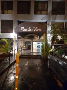 a car parked in front of a pizza glass house at Excelente ubicación San Isidro Suite 11 in Lima