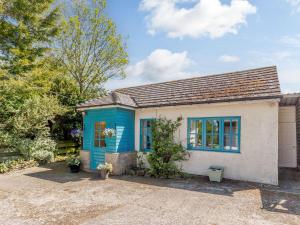 a small blue and white house in a yard at Curlew Cottage in Hexham