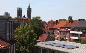 ミュンスターにあるシティホテル アマデウスの太陽光パネル建築群