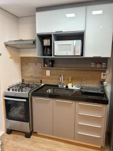 Кухня или мини-кухня в Requinte e Conforto OP - MG
