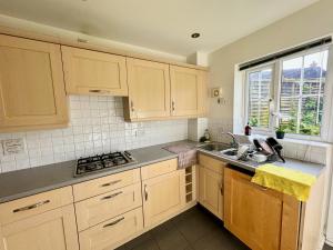 Nhà bếp/bếp nhỏ tại Basingstoke Guesthouse +5 ảnh