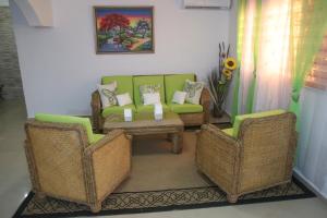 Apartamento BOUTIQUE con encanto en Juan Dolio-Metro Country Club-CON PISCINA, SEGURIDAD PRIVADA, ENERGIA 24-7, CAMPO DE GOLF Y TENIS休息區