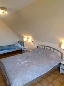 a bedroom with a large bed and two twin beds at Rust aan de kust in Middelkerke