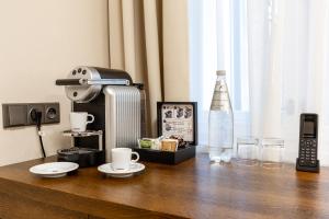 Příslušenství pro přípravu čaje a kávy v ubytování Hotel Ikona + 16 fotografií