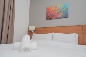 Postel nebo postele na pokoji v ubytování Ipoh Tambun Sunway Onsen Suite 3R2B Maya