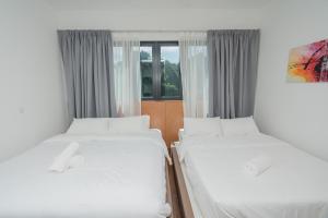 Postel nebo postele na pokoji v ubytování Ipoh Tambun Sunway Onsen Suite 3R2B Maya