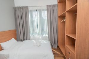 Postel nebo postele na pokoji v ubytování Ipoh Tambun Sunway Onsen Suite 3R2B Maya