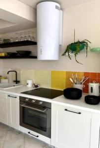 Galeriebild der Unterkunft Groovy Caparica Gem with Large Sunny Terrace in Costa da Caparica