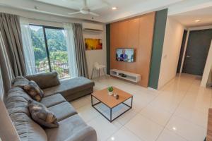 TV a/nebo společenská místnost v ubytování Ipoh Tambun Sunway Onsen Suite 3R2B Maya