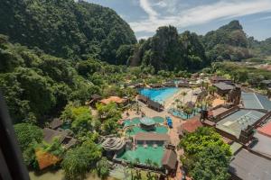 Bazén v ubytování Ipoh Tambun Sunway Onsen Suite 3R2B Maya nebo v jeho okolí