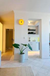 Galeriebild der Unterkunft Groovy Caparica Gem with Large Sunny Terrace in Costa da Caparica