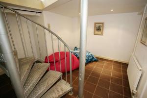een kamer met een trap en een rode bal op de vloer bij higgihaus #107 Sleeps up to 22 Hens Stags Rugby in Cardiff