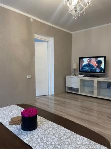 TV a/nebo společenská místnost v ubytování Külaliskorter Tõrva linnas