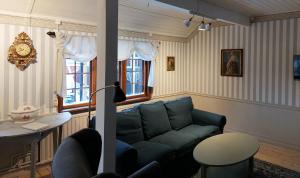Posezení v ubytování Vargheden B&B och trädgård