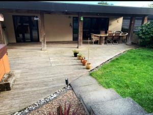 a patio with a table and chairs in a yard at Annie the Annex, A self contained home from home fully equipped space with street parking in Ilkeston