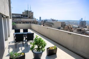 Balkón nebo terasa v ubytování Prince Rooftop