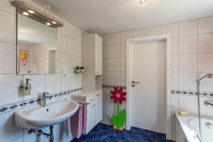 Koupelna v ubytování Haus Am Waldrand + 25 fotografií