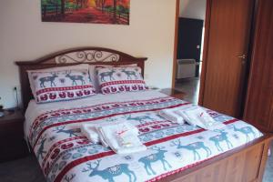 a bedroom with a bed with a bedspread on it at Mansarda con camino in Montefranco