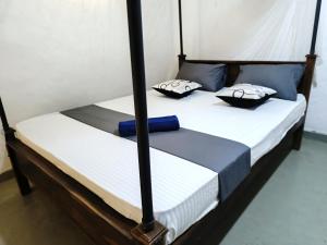 Кровать или кровати в номере The Moon House