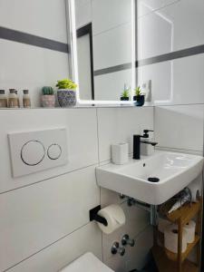 Koupelna v ubytování Klassen Stay - Design Studio in 11 Etage - Tolle Aussicht - Sauna, Pool - Netflix