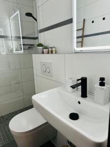 Koupelna v ubytování Klassen Stay - Design Studio in 11 Etage - Tolle Aussicht - Sauna, Pool - Netflix