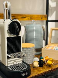 Kuchyň nebo kuchyňský kout v ubytování Klassen Stay - Design Studio in 11 Etage - Tolle Aussicht - Sauna, Pool - Netflix