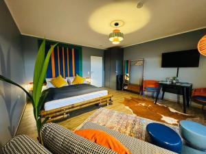 TV a/nebo společenská místnost v ubytování Klassen Stay - Design Studio in 11 Etage - Tolle Aussicht - Sauna, Pool - Netflix