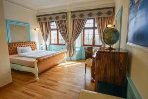 a bedroom with a bed and a table and chairs at Hotel & Tagungszentrum Schloss Hohenfels in Hohenfels +112 photos