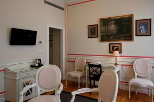 Télévision ou salle de divertissement dans l'établissement Grande Hotel do Porto