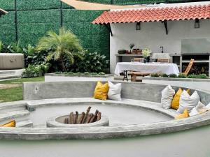 a fire pit in the middle of a patio at Casa Cantera in Teziutlán