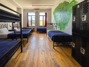 Postel nebo postele na pokoji v ubytování NY Moore Hostel
