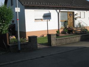 a house with a street sign in front of it at Ferienwohnung Kulla in Albstadt