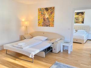 Posteľ alebo postele v izbe v ubytovaní Steiner Residences Vienna Nestroyplatz