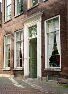 a christmas tree in the window of a brick building at Boutique Hotel Museumkwartier in Utrecht