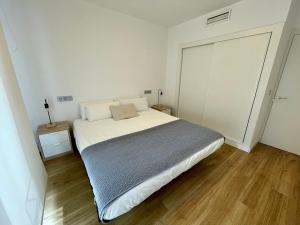 a bedroom with a large bed and a wooden floor at AZ El Balcón de Verónica in Zaragoza