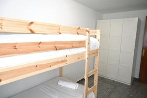 a couple of bunk beds in a room at Homenfun Barcelona Bellvitge in Hospitalet de Llobregat