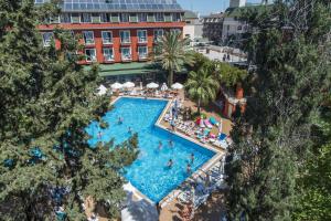 Bazén v ubytování Asdem Park Otel nebo v jeho okolí