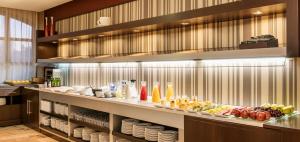 Comida en o cerca de este hotel